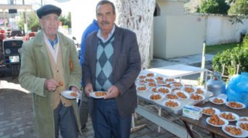 Aydın Menderes I&ccedil;in K&ouml;y&uuml;nde Lokma D&ouml;kt&uuml;r&uuml;ld&uuml;