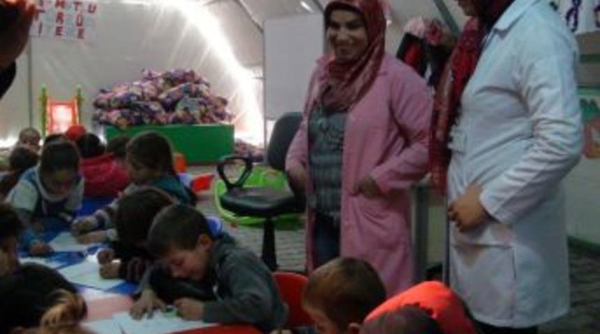 Suriyeli Minikler &Uuml;lkelerindeki Savaşı &Ccedil;izdikleri Resimlerle Anlatıyor