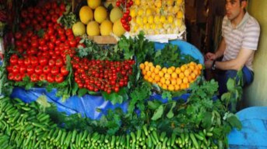 Kar Yağışı Hali De Vurdu; Domates, Salatalık Fiyatı Y&uuml;zde 100 Arttı