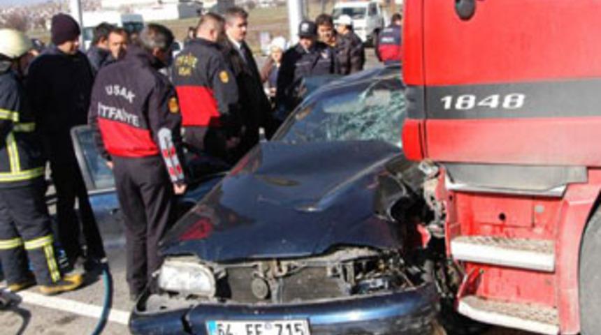 Uşak'ta kaza;  2 &ouml;l&uuml;, 2 yaralı