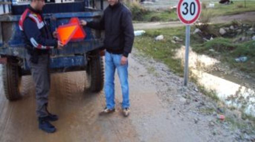 Alanya Jandarması Reflekt&ouml;r Dağıttı