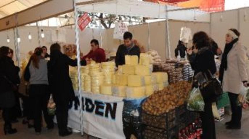 Karşıyaka&rsquo;da Horonlu Kolbastı'lı &ldquo;hamsi&rdquo; Zamanı