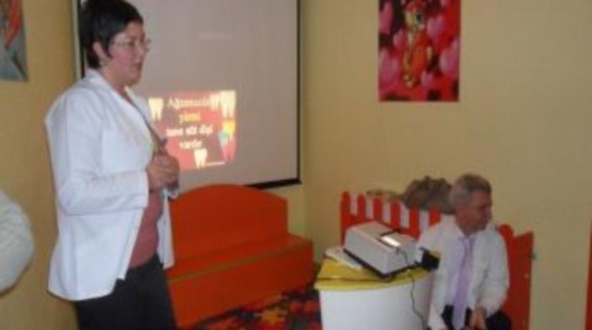 Miniklere Diş Sağlığı Semineri Verildi