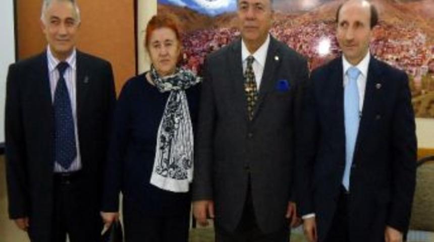 Prof. Dr. İbrahim &Ouml;ztek, &ldquo;sigara Ve Akciğer Kanseri&rdquo; Konulu Konferans Verdi