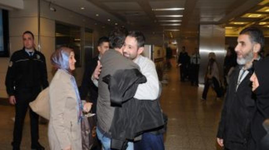 Suriye&rsquo;de Aylardır Tutuklu Bulunan T&uuml;rkler İstanbul&rsquo;a Geldi