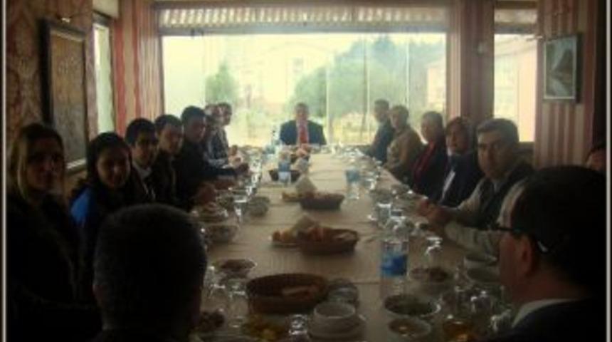 &Ouml;zarslan Personeli İle Yemekte Bir Araya Geldi