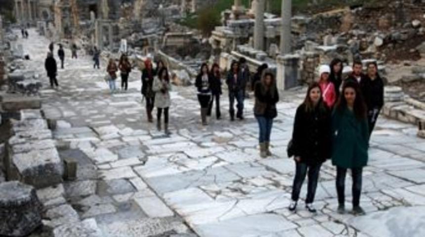 Aydınlı &Ouml;ğrenciler Şirince&rsquo;yi &Ouml;l&uuml;ms&uuml;zleştirdi.