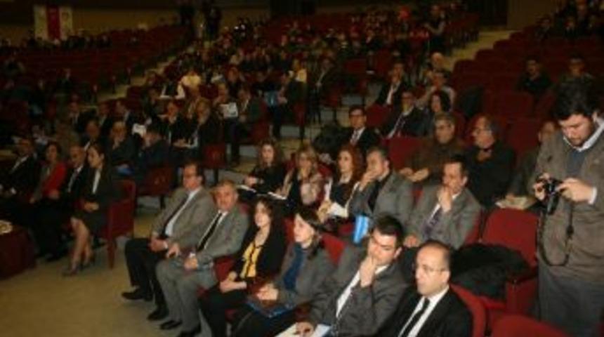 D&uuml;&rsquo;de Bakanlık - &Uuml;niversite - Sanayi İşbirliği Paneli Yapıldı