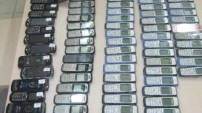 Samsun'da 379 Adet Ka&ccedil;ak Telefon Ele Ge&ccedil;ti