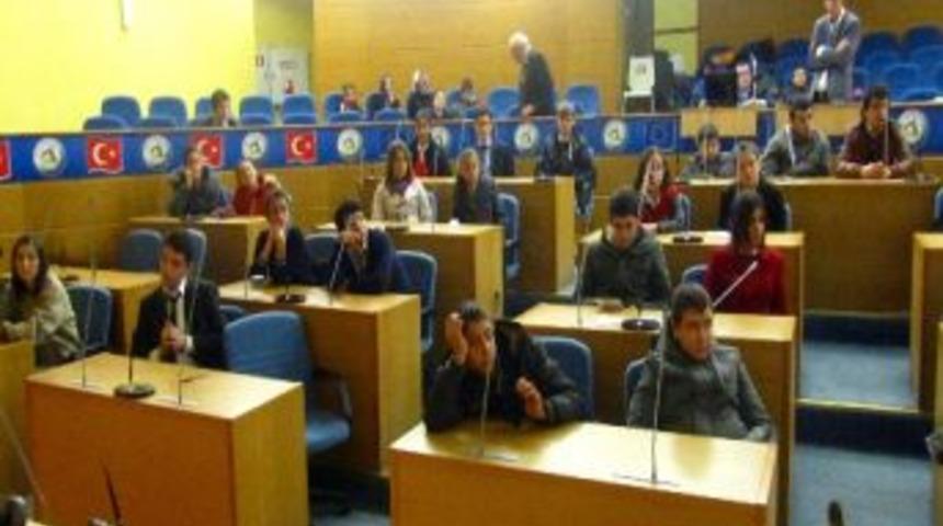 &Ouml;ğrenciler Meclis Başkanını Se&ccedil;ti