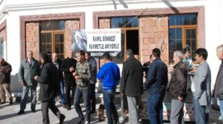 Didimli Karadenizliler Kamil S&ouml;nmez'i Unutmadı