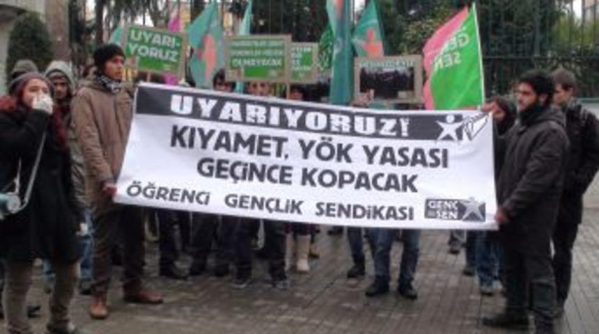 Eylem Yapan &Ouml;ğrencilere M&uuml;dahale