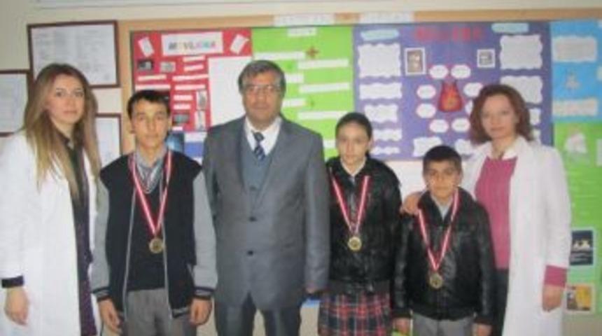 Okul İ&ccedil;inde D&uuml;zenlenen Mevlana Ve Hoşg&ouml;r&uuml; Konulu Afiş Yarışması Sonu&ccedil;landı