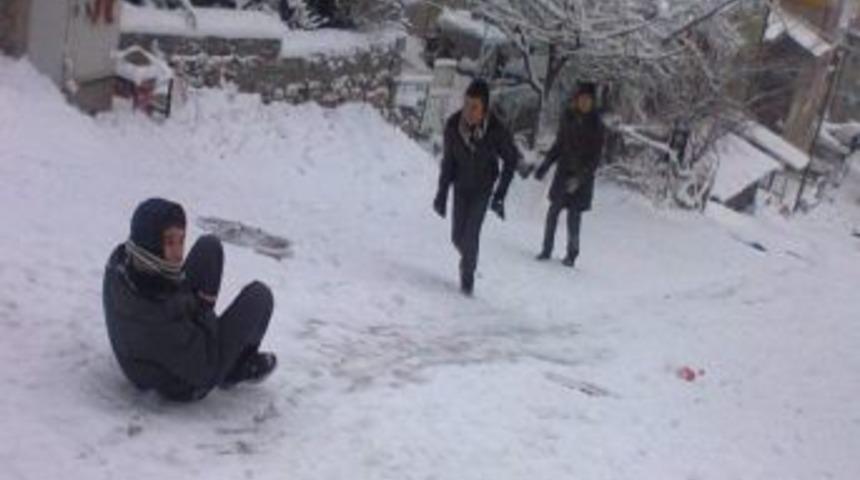 Karda Kayak Ve Mangal Keyfi