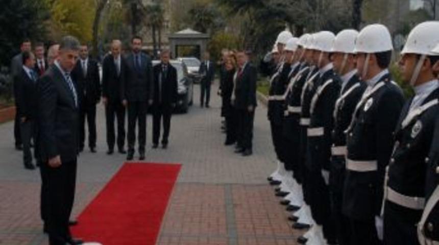 Sırbistan Devlet Bakanının Zor Anları