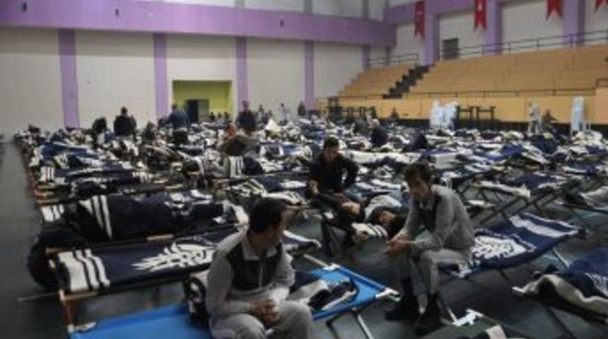 Donma Tehlikesine Karşı Evsizler Spor Salonunda Ağırlanıyor