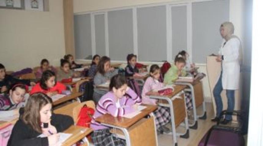 Akyazı Bilgi Ve K&uuml;lt&uuml;r Evi&rsquo;nde Seviye Tespit Testleri Devam Ediyor