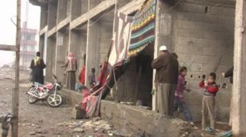 Urfa&rsquo;da Suriyeliler ahırda yaşıyor