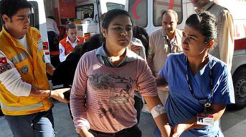 Kız &ouml;ğrencilerin biber gazlı şakası