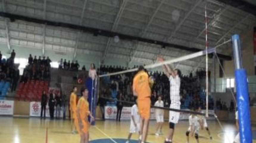 Voleybol Gen&ccedil; Erkekler Finalistleri Belli Oldu