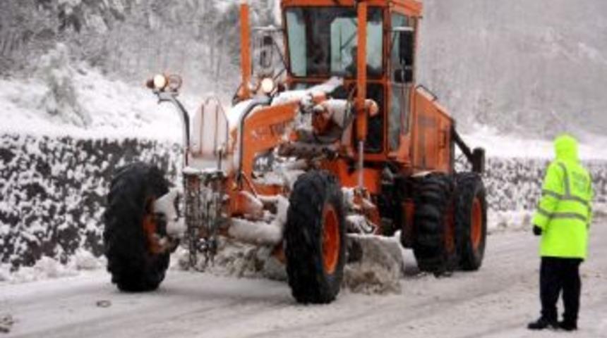 Zonguldak&rsquo;ta Kar S&uuml;r&uuml;c&uuml;lere Zor Anlar Yaşattı