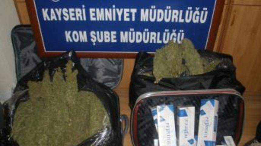 Valiz I&ccedil;inde Esrar Sevkiyatı Yaparken Yakalandılar