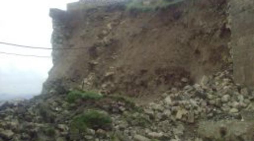 Tarihi Gaziantep Kalesi'nde Yeni Bir &Ccedil;&ouml;kme Olmaması I&ccedil;in Tedbir Alındı