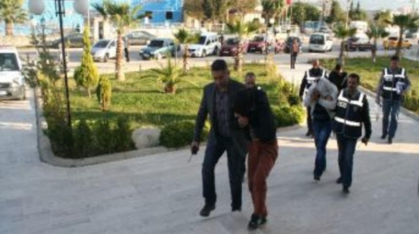 G&uuml;venlik Kamerasına Yansıyan Oto Hırsızlarını Kur&rsquo;an Yakalattı