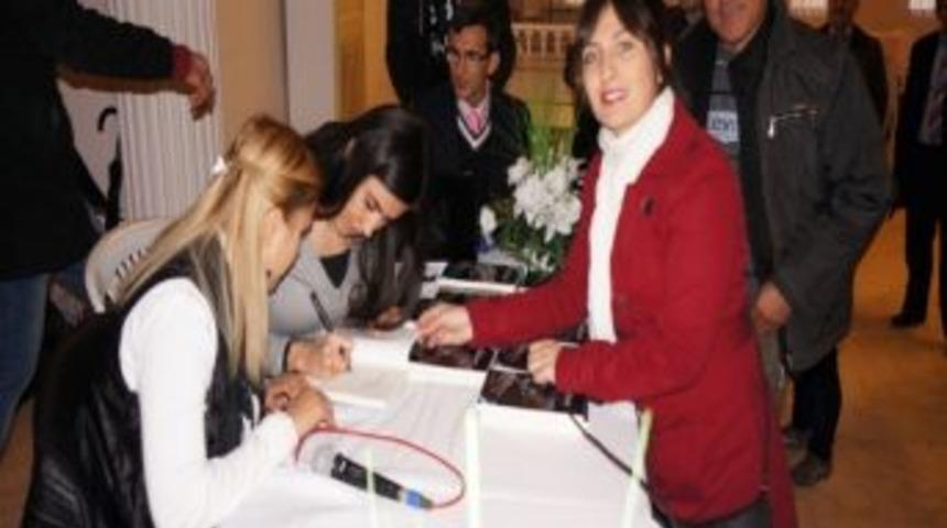 G&ouml;rme Engelli &Ouml;ğretmen Şiir Kitabını Tanıttı