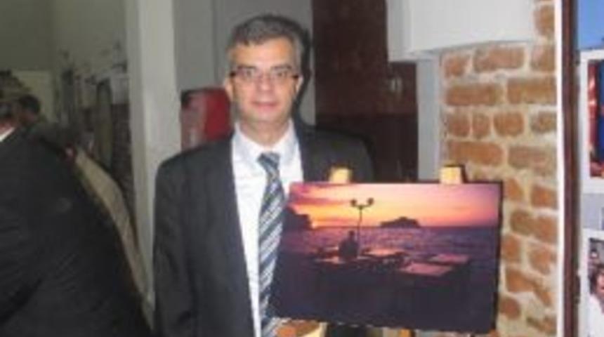 Belediye Meclis &Uuml;yesi, &Uuml;sk&uuml;p&rsquo;de Fotoğraf Sergisi A&ccedil;tı