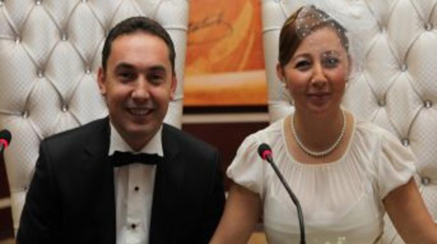 Nikah Memuru, Bu Defa Gelin Koltuğunda