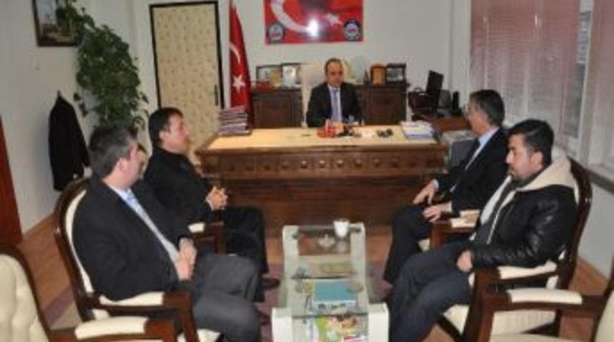 Mardin Suriye Yardımlaşama Platformu'ndan Kaymakam Yırık'a Teşekk&uuml;r Ziyareti