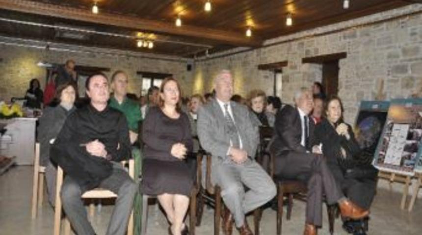 Kuşadalı Mahmut Esat Bozkurt &Ouml;l&uuml;m&uuml;n&uuml;n 69. Yıld&ouml;n&uuml;m&uuml;nde Anıldı