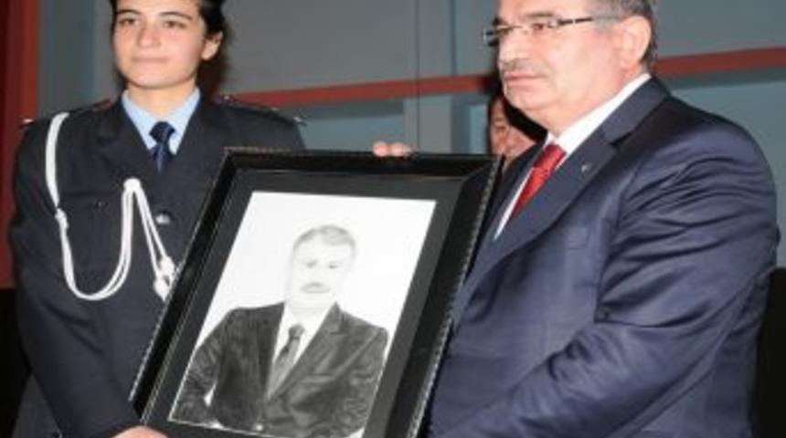 İ&ccedil;işleri Bakanı Şahin, Askerle Karavanadan Yemek Yedi