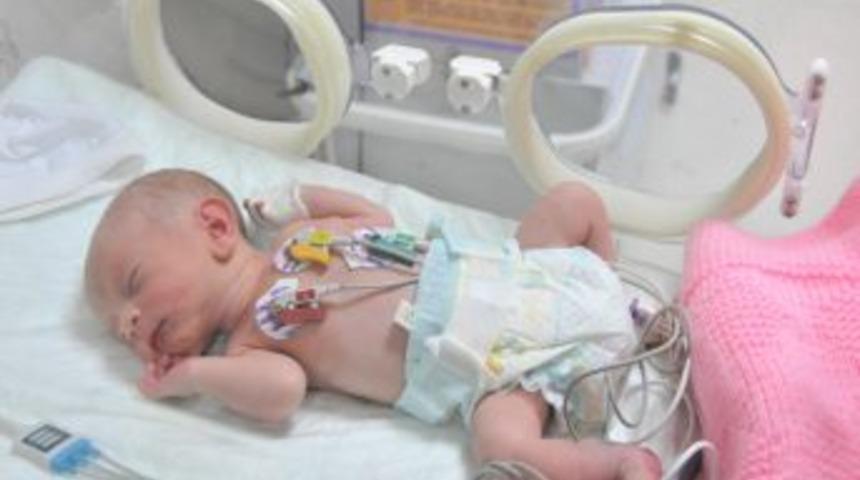 Yeni Doğmuş Bebeği &Ccedil;&ouml;pe Attılar