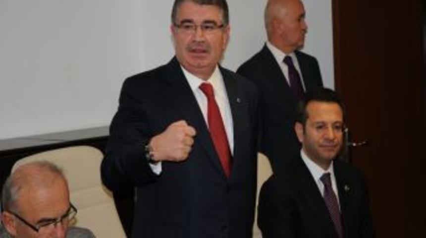 Bakan Şahin, Emniyete Ara&ccedil; Bağışlayan Hayırsever Işadamlarına Plaket Verdi