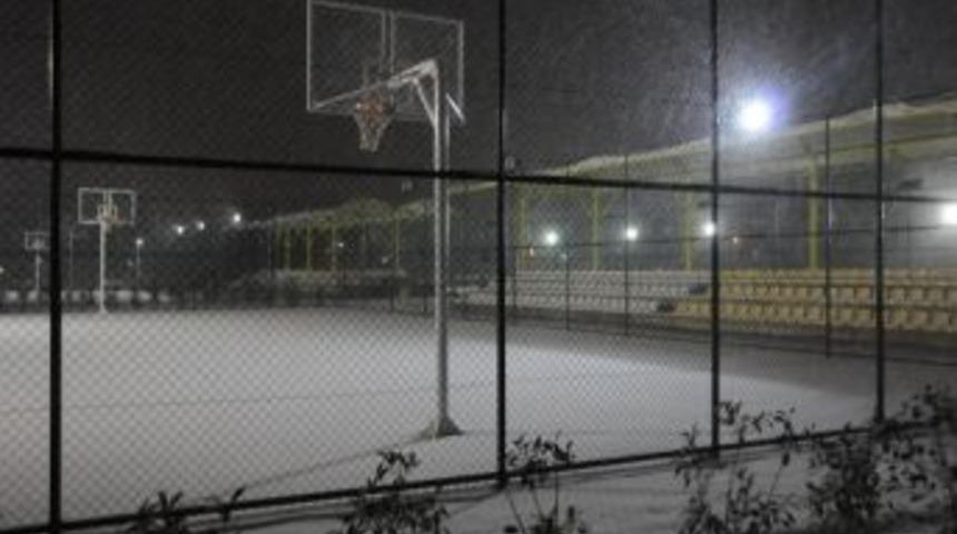 Cumhuriyet Parkı Beyaz Gelinliğini Giydi