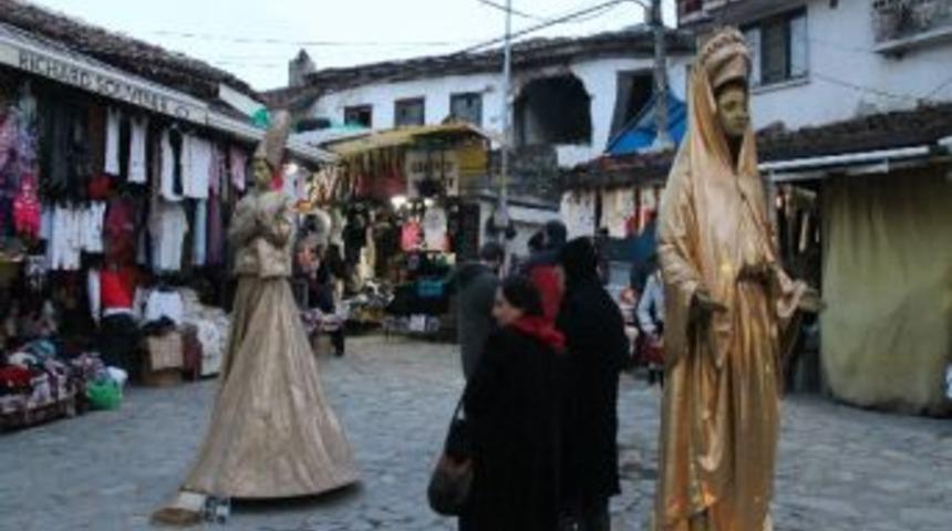 Şirince&rsquo;de Canlı Heykeller B&uuml;y&uuml;k İlgi G&ouml;rd&uuml;