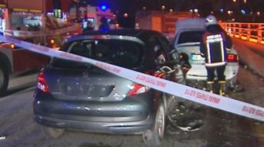 Arıza Gidermek I&ccedil;in Ara&ccedil;tan Inen Baba Ve Oğluna Otomobil &Ccedil;arptı