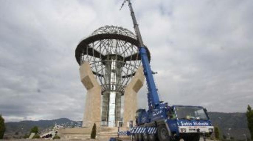 D&uuml;nya Barış Anıtı Tadilata Alındı