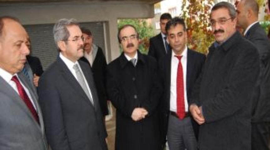 Vali Ve Milletvekillerinden Şehit Babasına Ziyaret