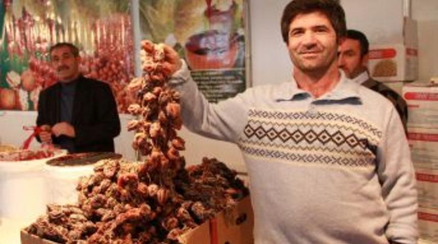 Bursa'daki Fuarın G&ouml;zdesi Karadeniz Hurması
