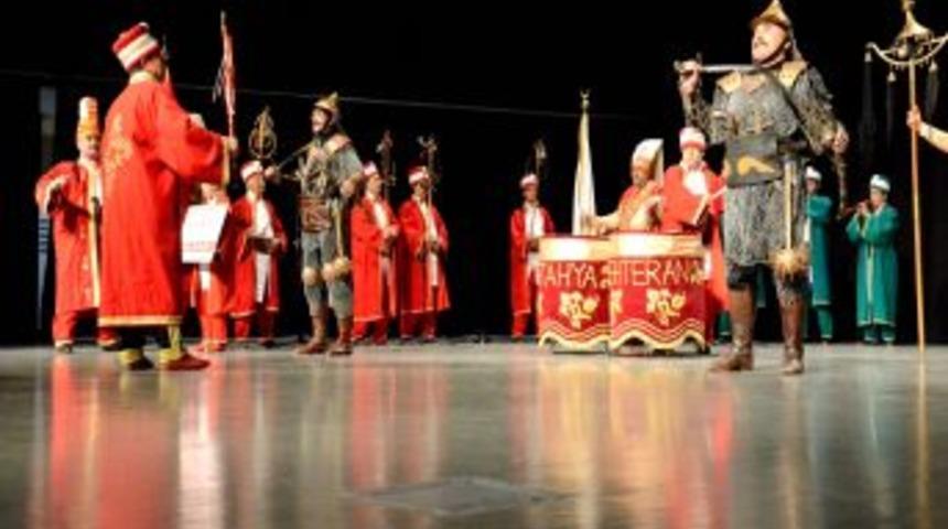 AİB&Uuml; &Ouml;ğrencileri Mehterle Coştu