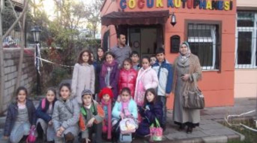 Ke&ccedil;i&ouml;renli Minikler K&uuml;t&uuml;phane Gezdi
