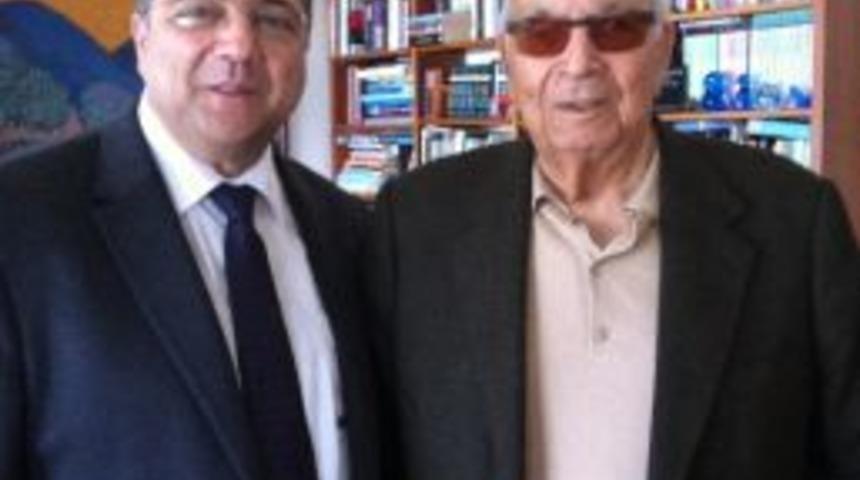 Yaşar Kemal&rsquo;e &lsquo;beyaz Yaşam&rsquo; &Ouml;d&uuml;l&uuml;