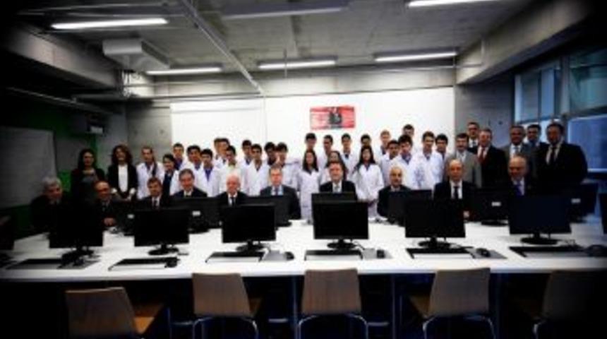 OİB End&uuml;stri Meslek Lisesi&rsquo;ne Bilişim At&ouml;lyesi A&ccedil;ıldı