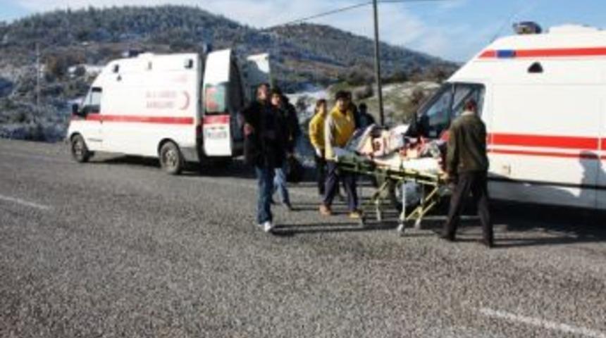 Sarıg&ouml;l&rsquo;de Trafik Kazası: 5 Yaralı