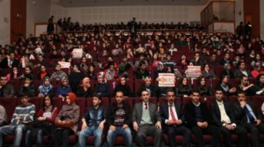 Demirkaynak'ın Stand-up G&ouml;sterisi B&uuml;y&uuml;k Beğeni Topladı