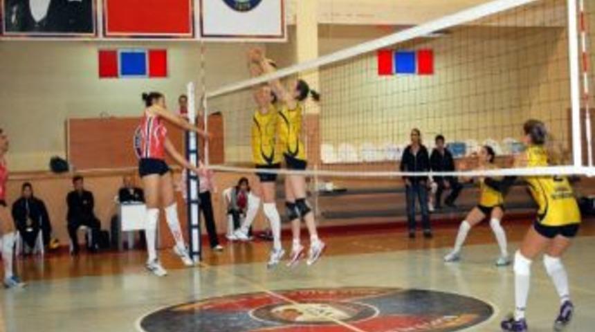 Salihli Belediyespor'un Voleybolda Hedefi 3 Puan