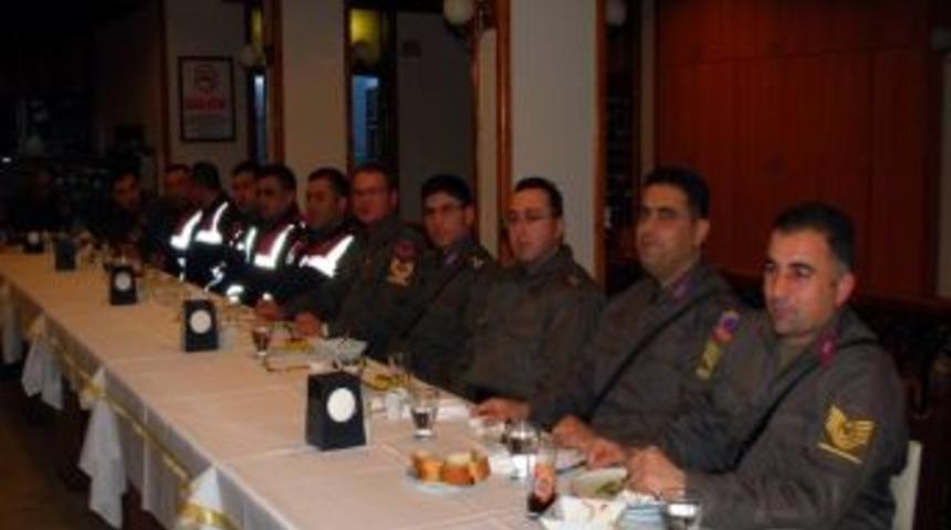 Jandarmadan Servis S&uuml;r&uuml;c&uuml;lerine Trafik Semineri